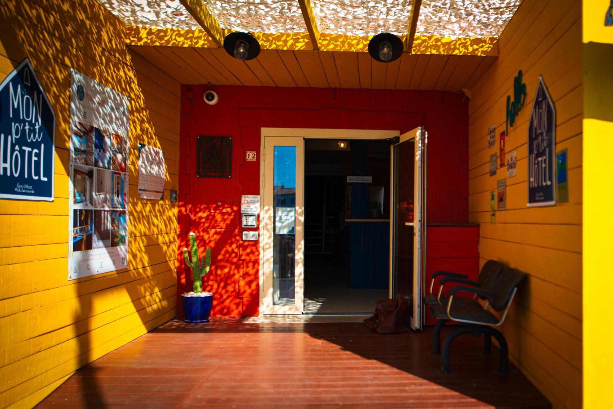 Mon P'Tit Hotel Le Grau-d'Agde Exterior photo
